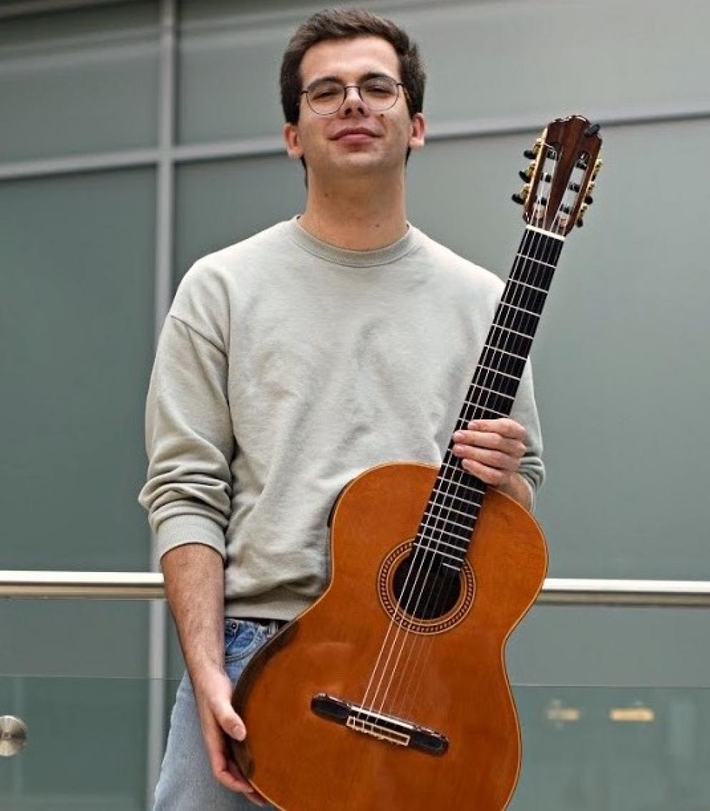 Axel Rohmer Foto von Axel Rohmer mit Gitarre