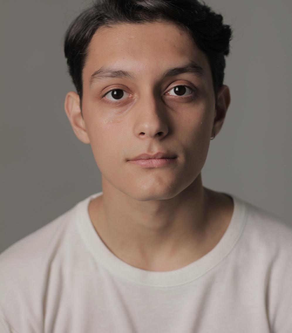Portrait des Schauspielstudenten Arsalan Naimi