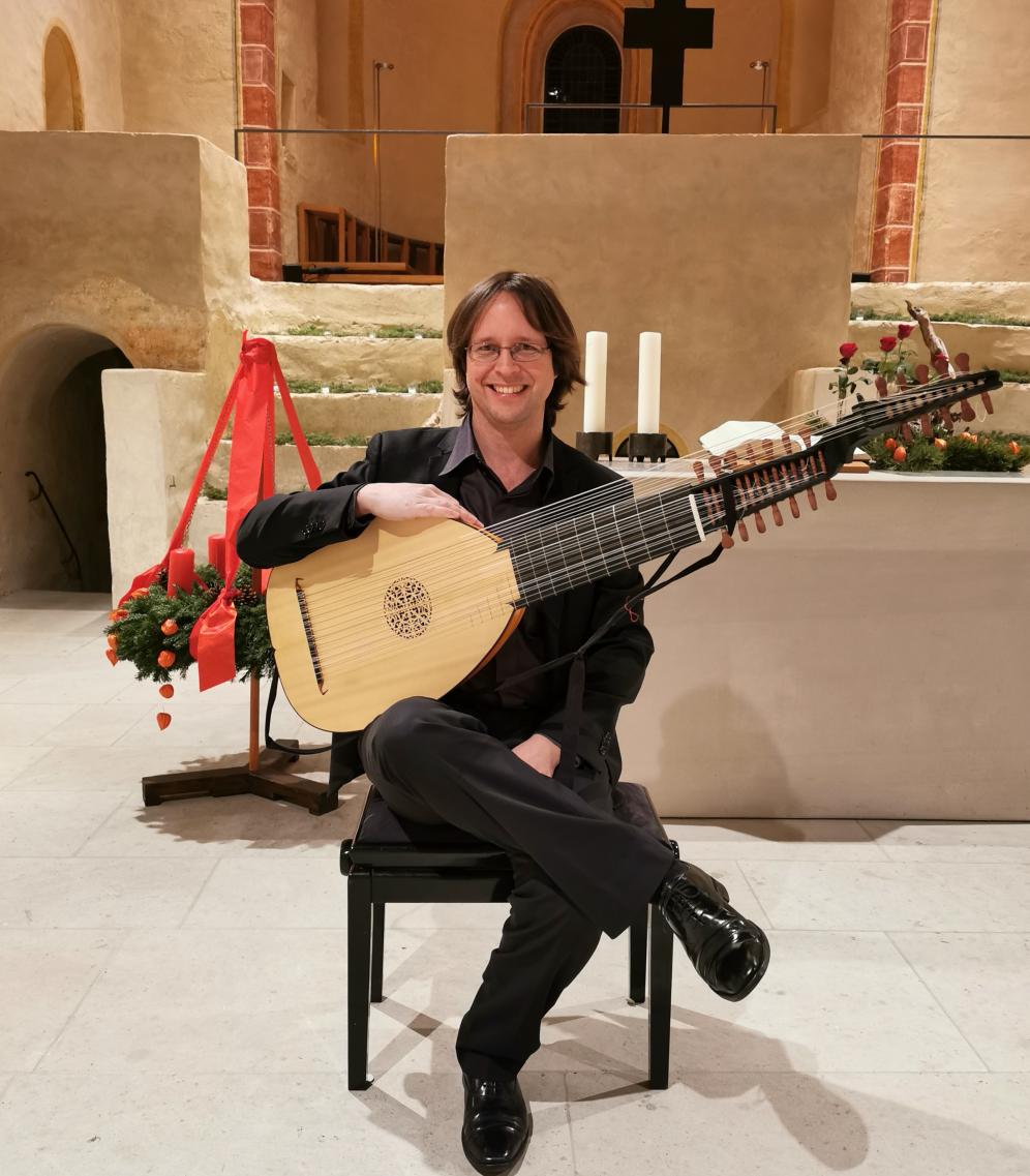 Sam playing a 13-course baroque lute by Klaus Jacobsen