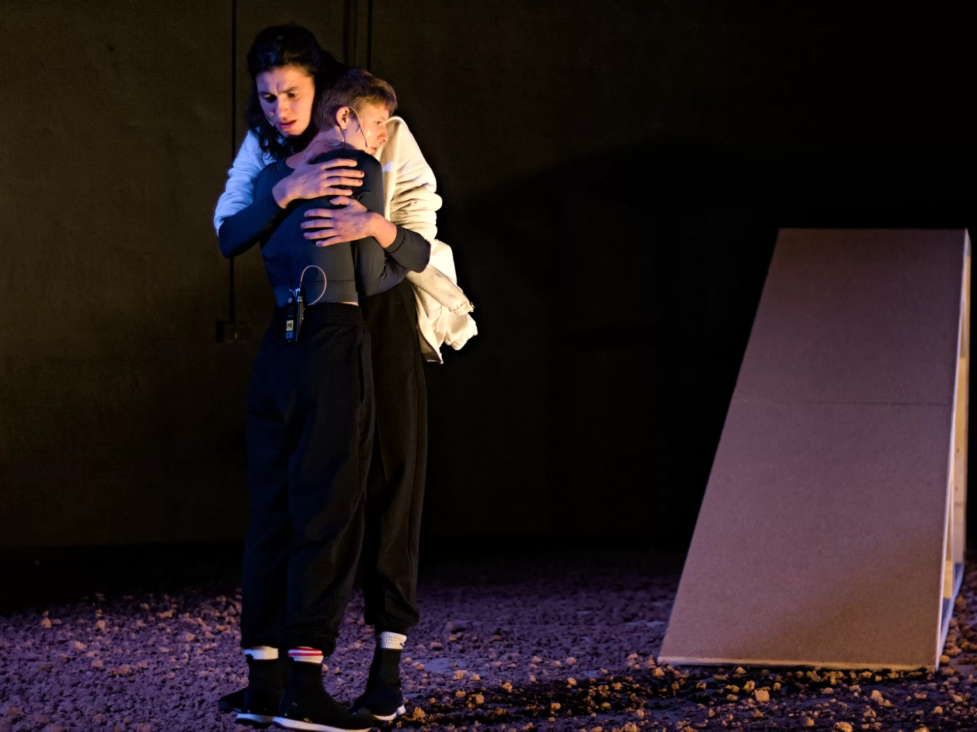 Anna Bardavelidze als Penthesilea und Nina Plagens als Prothoe