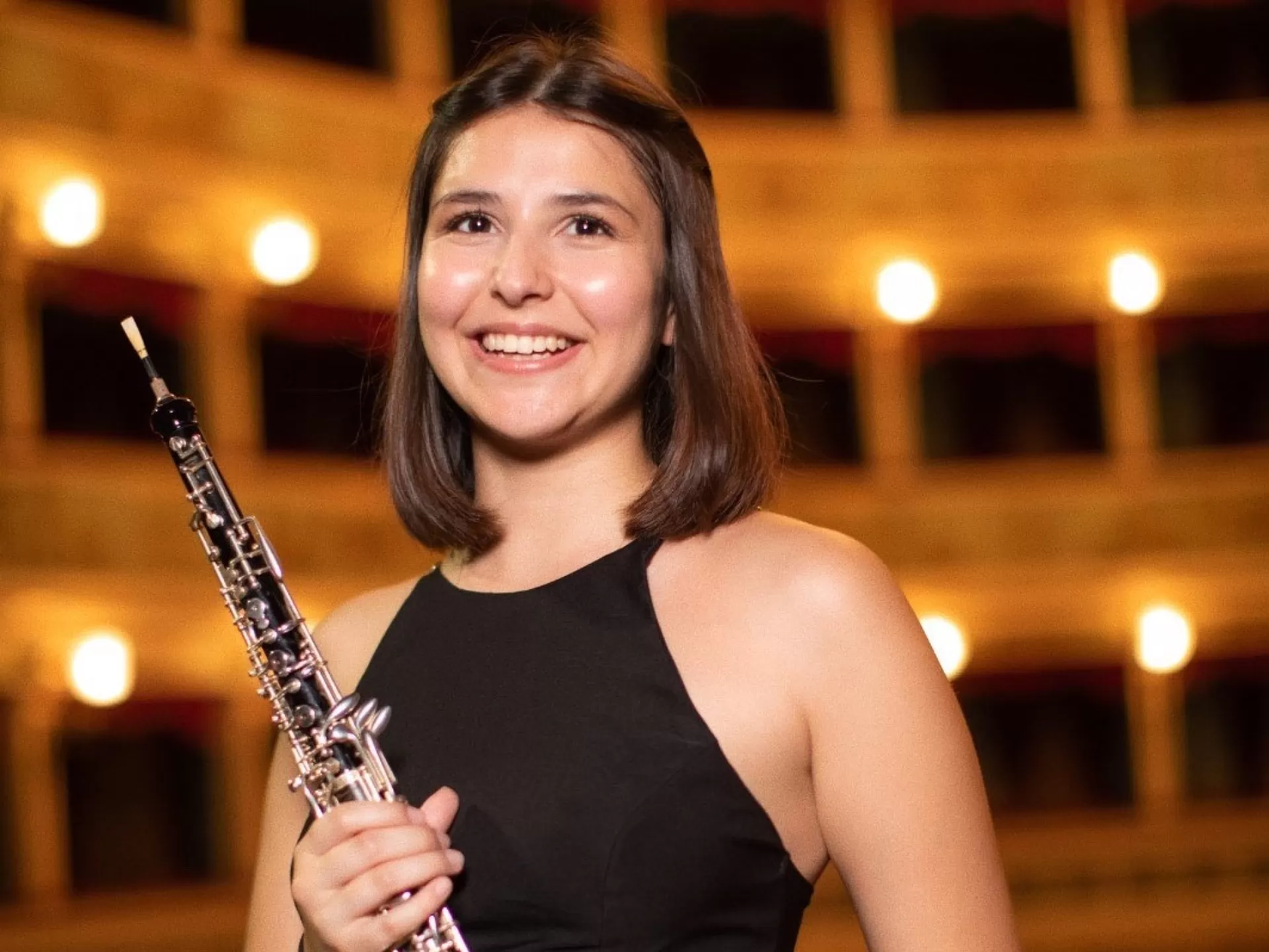 Porträt von Elif Şahin mit Oboe