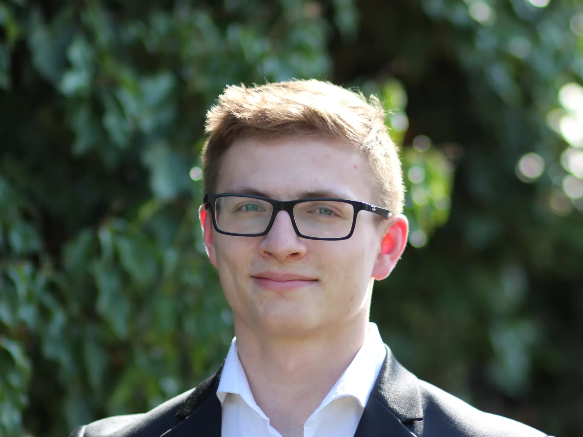 Porträt von Frederik Meffert mit Oboe