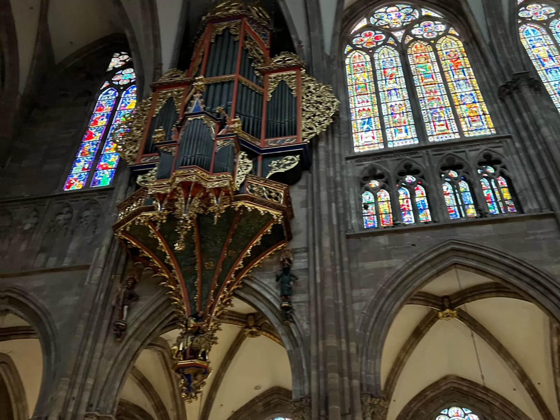 Blick auf eine Orgel