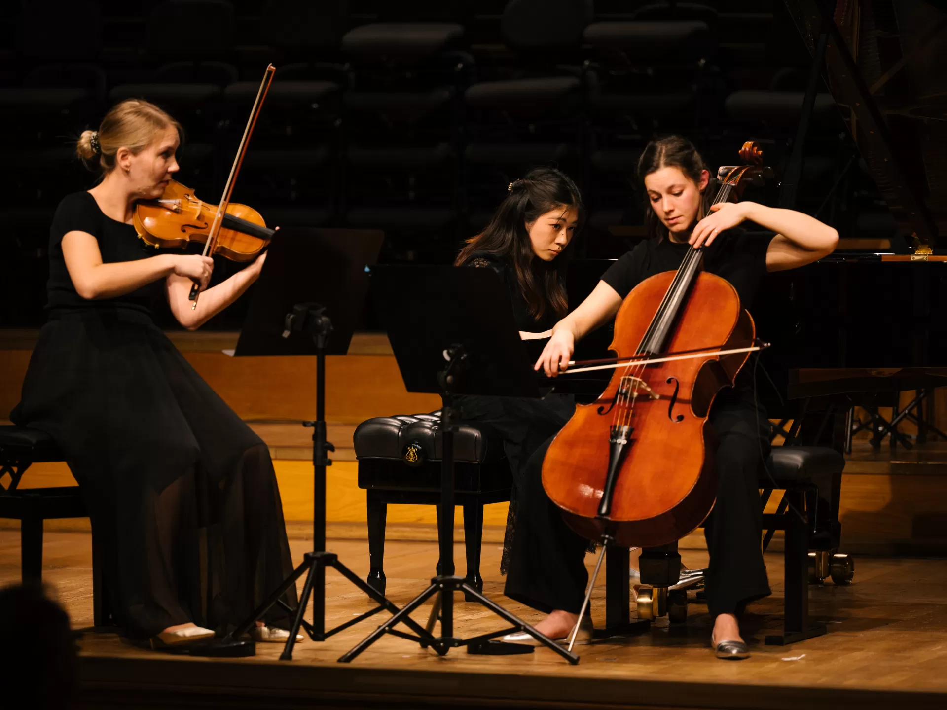 Das Trio Hannari auf der Bühne des Großen Saals