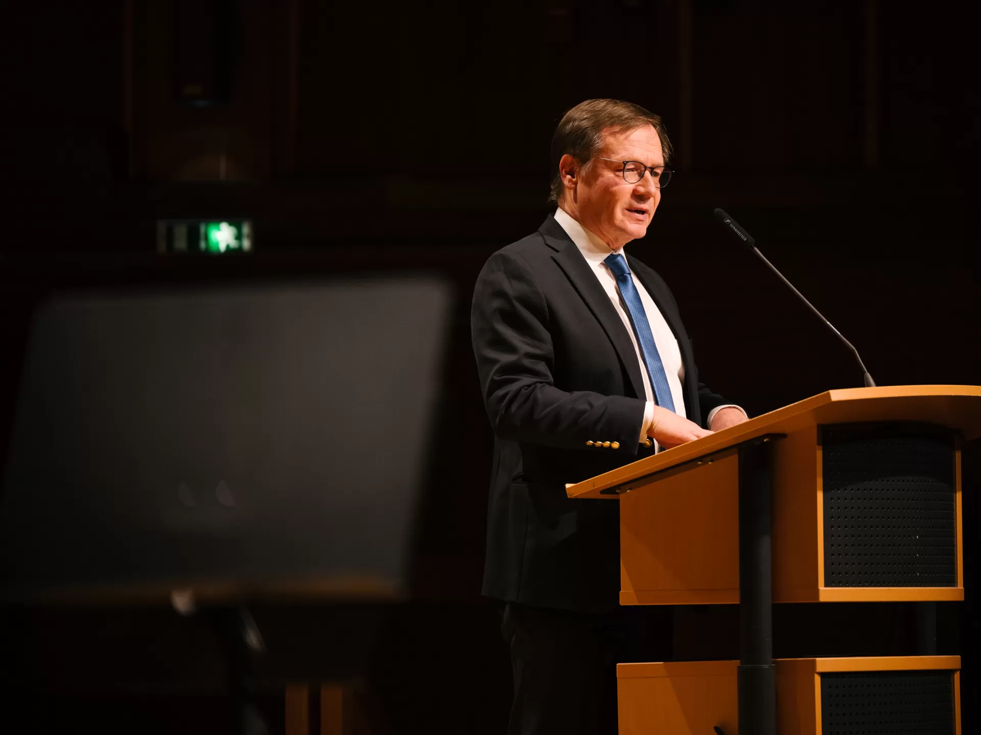 Raimund Trenkler (Kronberg Academy) am Rednerpult im Großen Saal