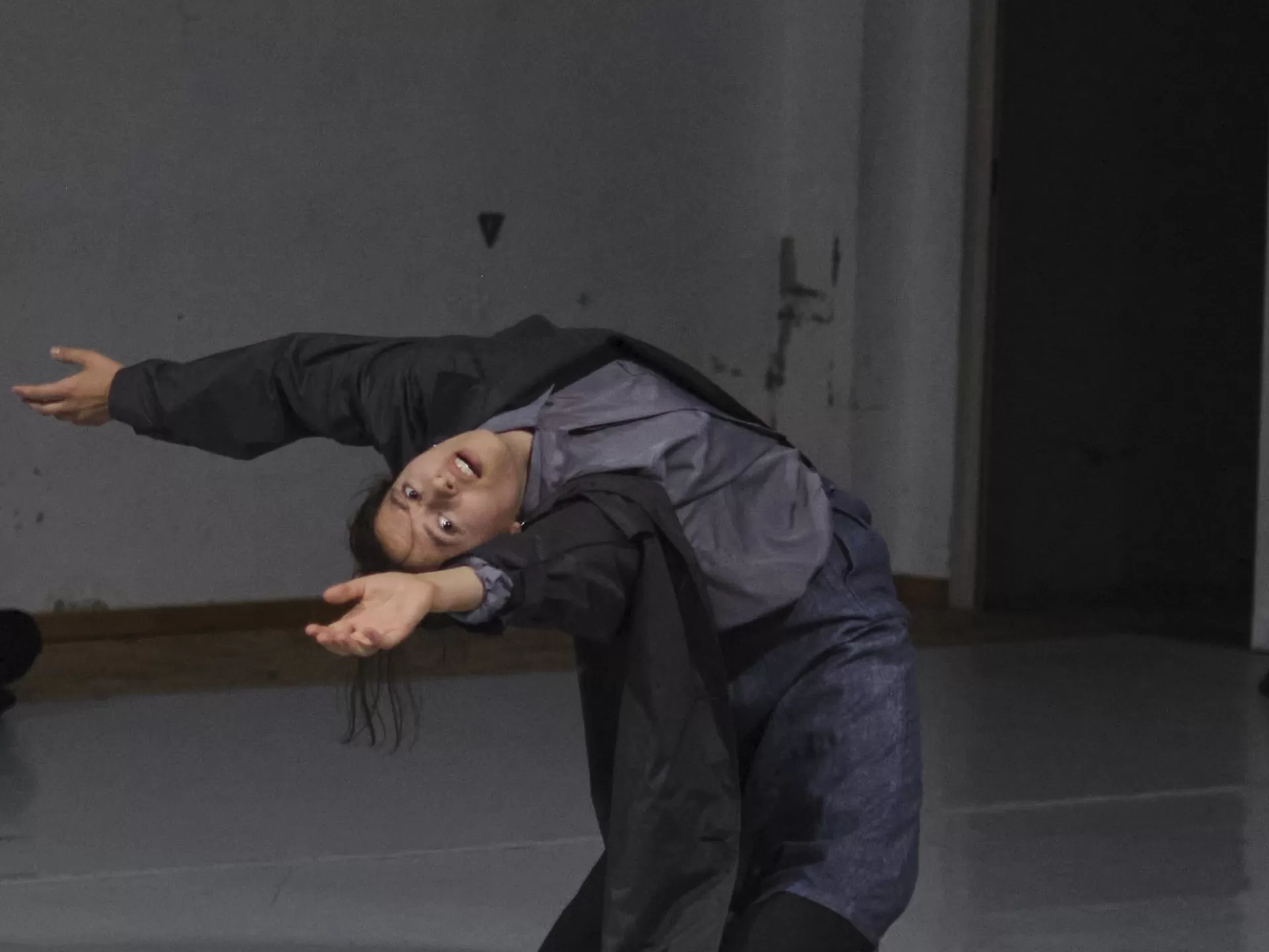 Tänzerin auf einer Bühne