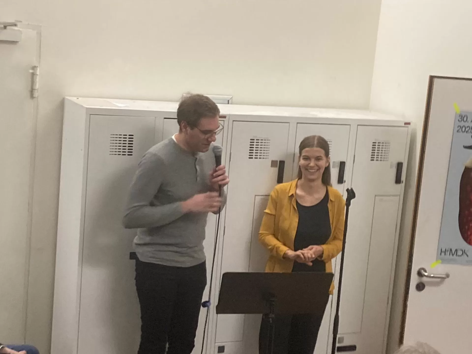 Manuel Pschorn und Sonja Karl bei ihrem Statement