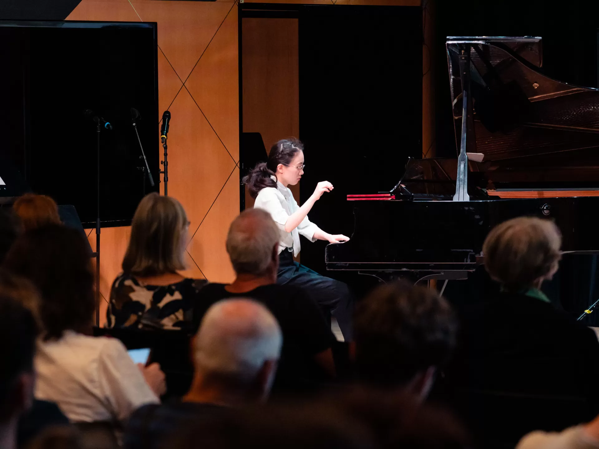 Auftritt von Miharu Ogura mit "A fragment of a whole" Klavier