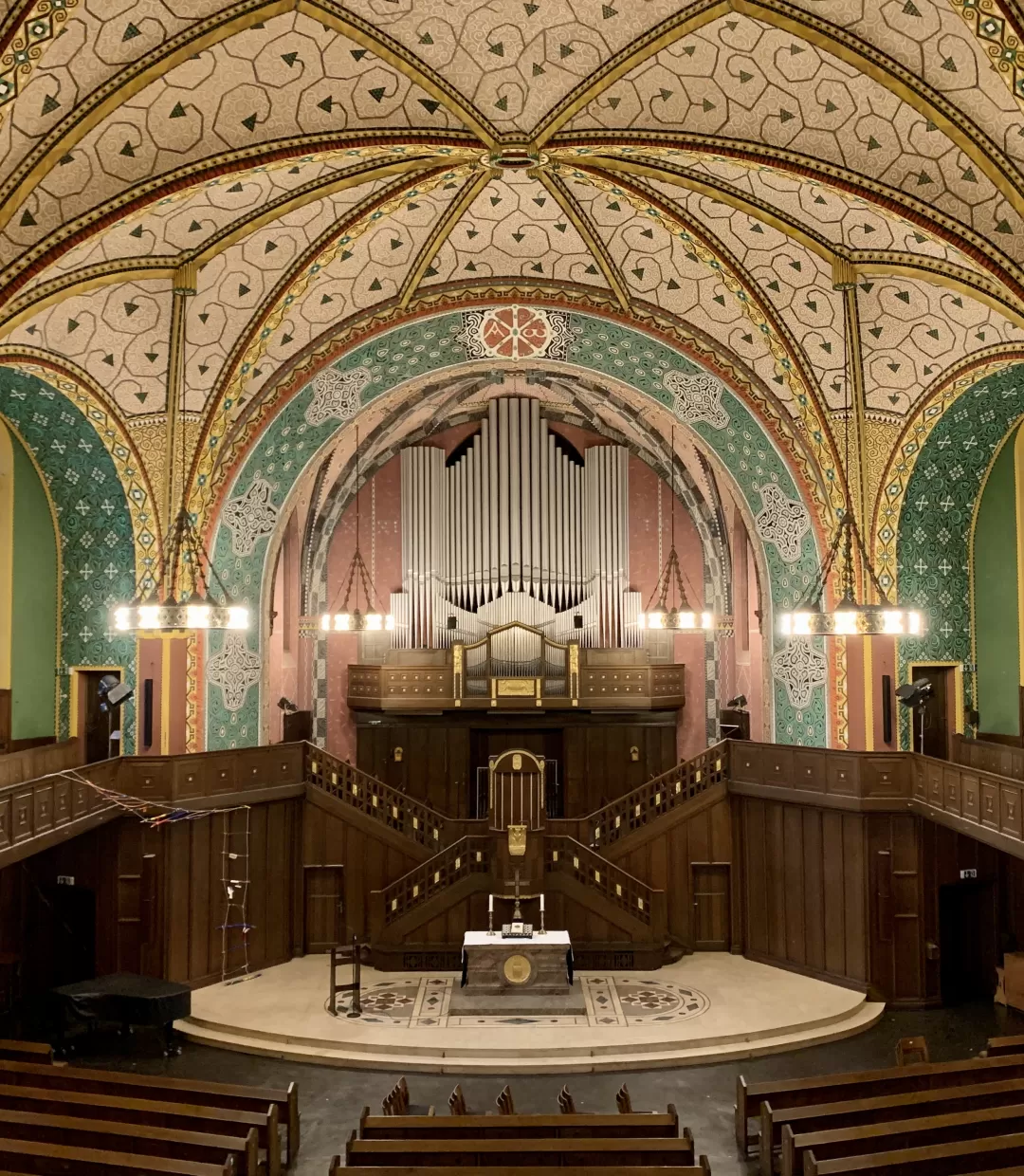 Innenraum der Lutherkirche Wiesbaden, Blick zur Walcker-Orgel