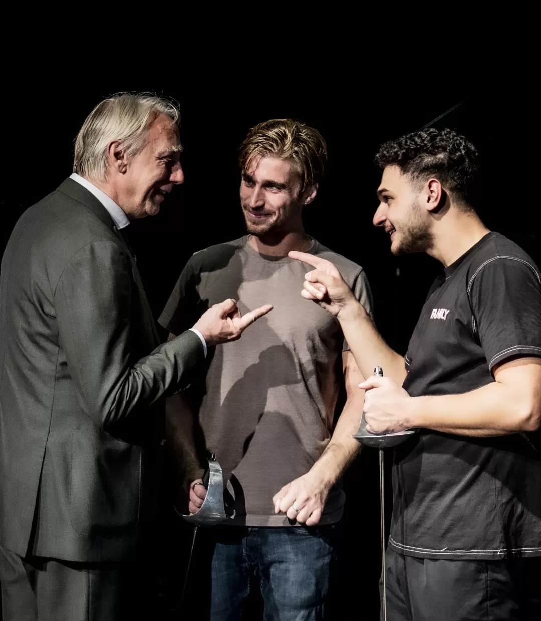 Regisseur Andreas Kriegenburg mit zwei Studierenden des 4. Jahrgangs Schauspiel.