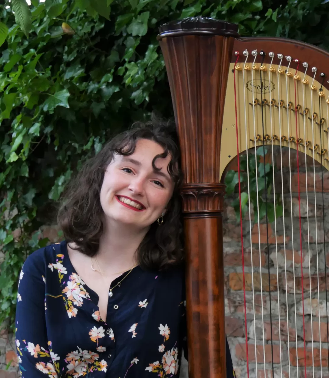 Mélie Leneutre mit Harfe