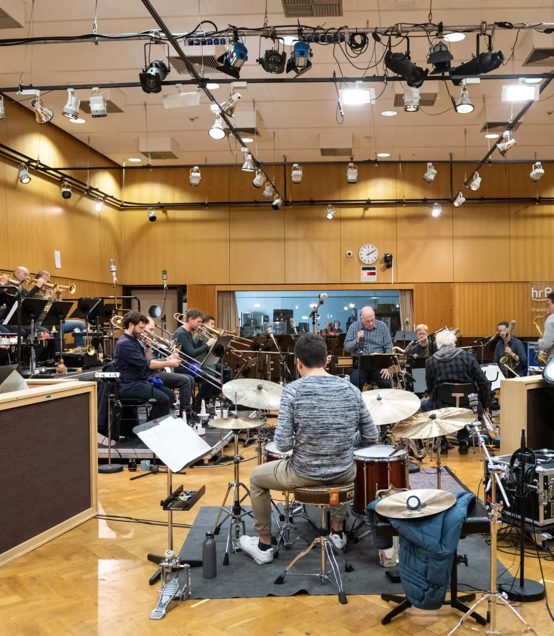Blick in das Aufnahmestudio der hr-Bigband.