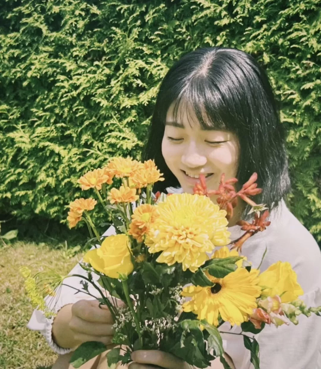 naho with flowers