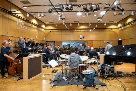 Blick in das Aufnahmestudio der hr-Bigband.