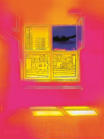 Thermografie-Aufnahme eines offenen Fensters im HfMDK-Gebäude