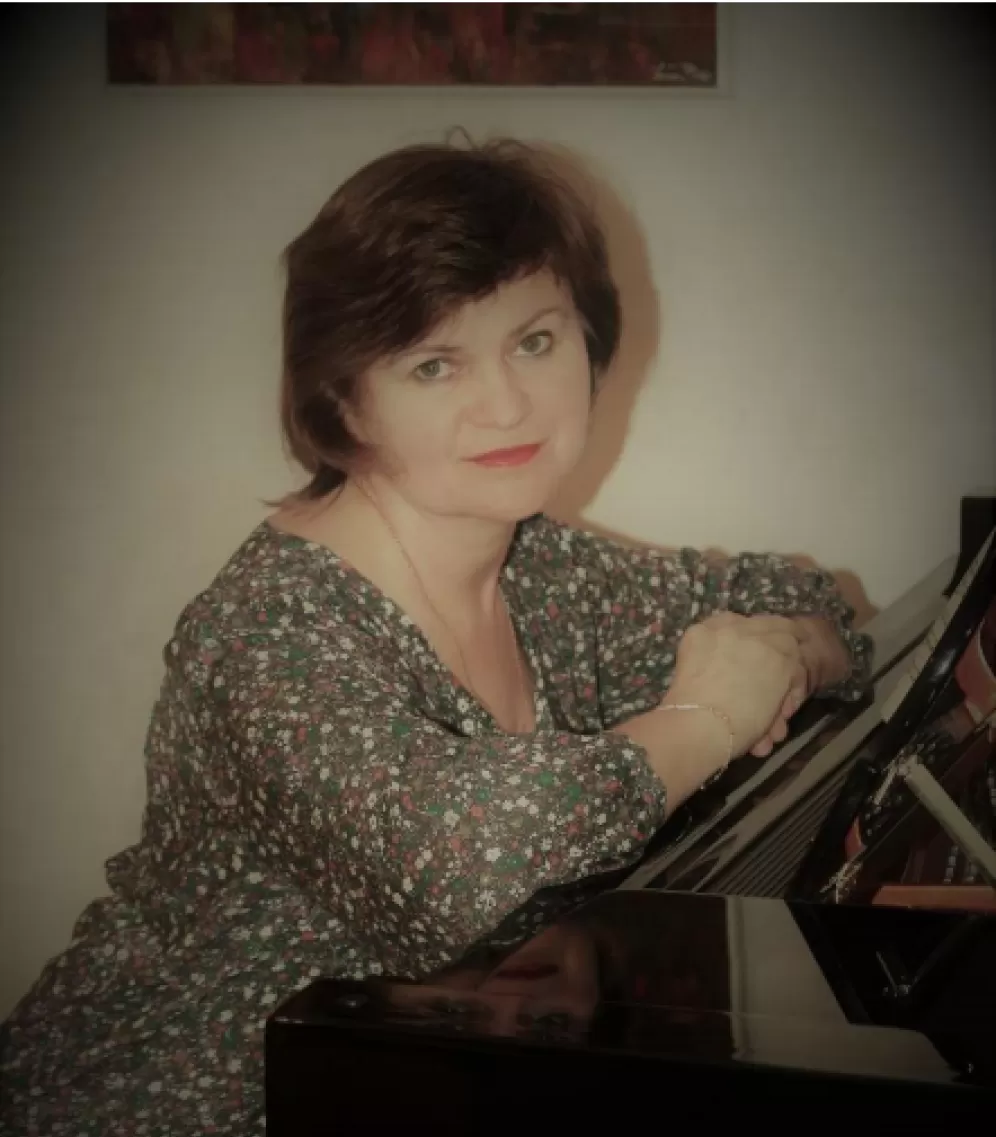 Natalia am Flügel
