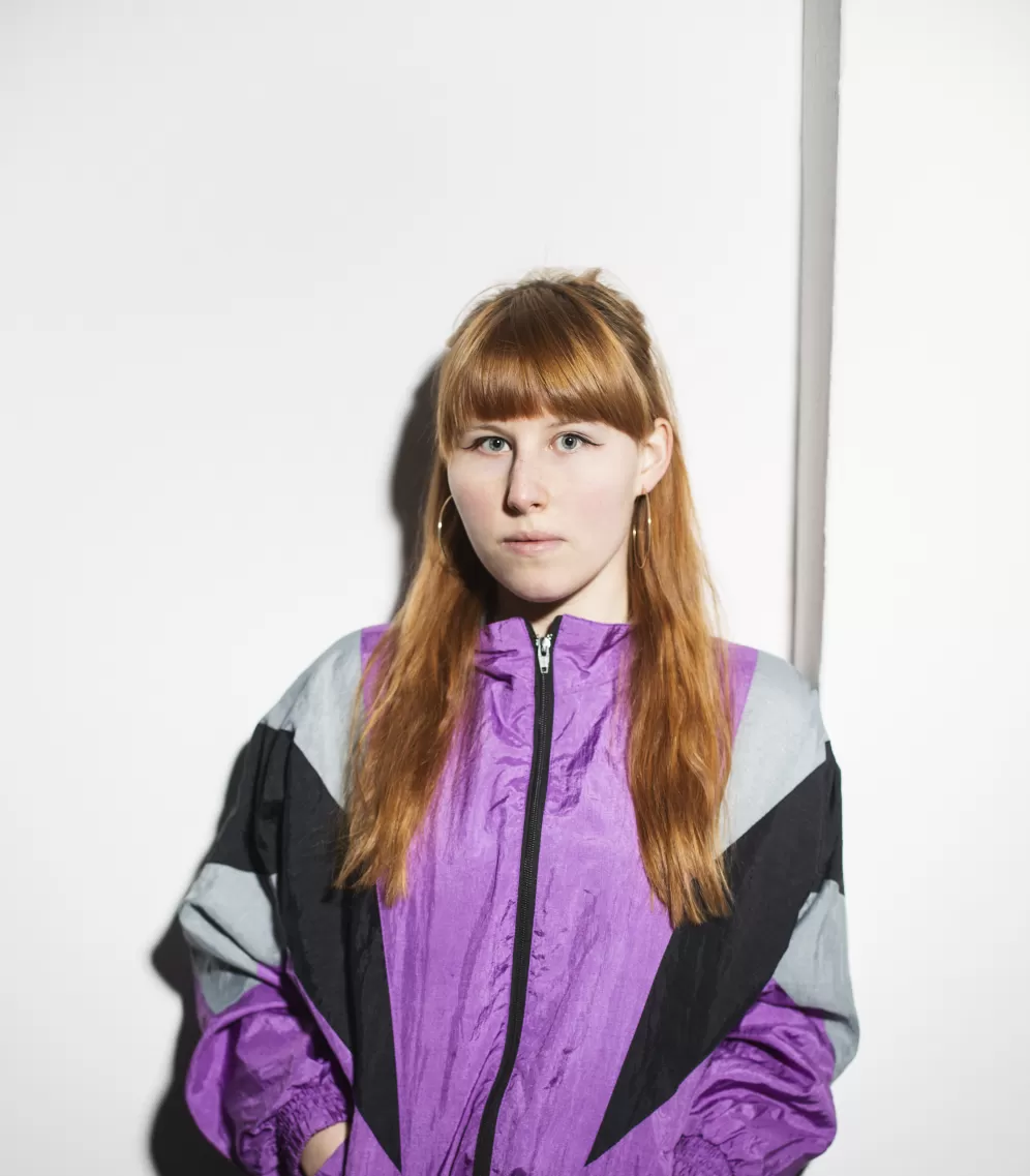 Julia Gudi, verflucht sexy mit Bomberjacke