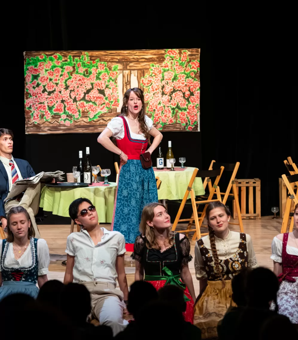 Szenenfoto aus "Das weiße Rössl" mit Lehramtsstudierenden