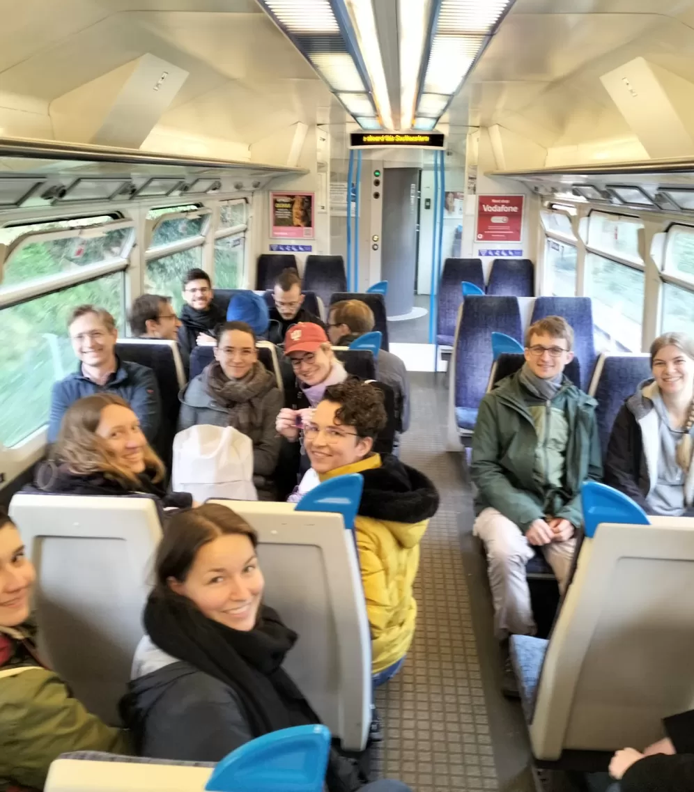 Gruppenfoto im Zug