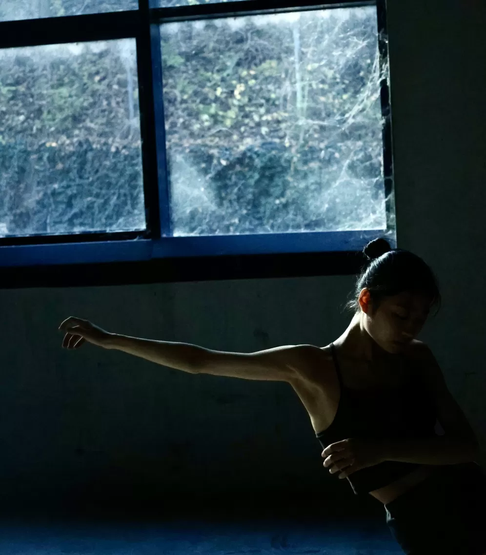 naho with shadow and light