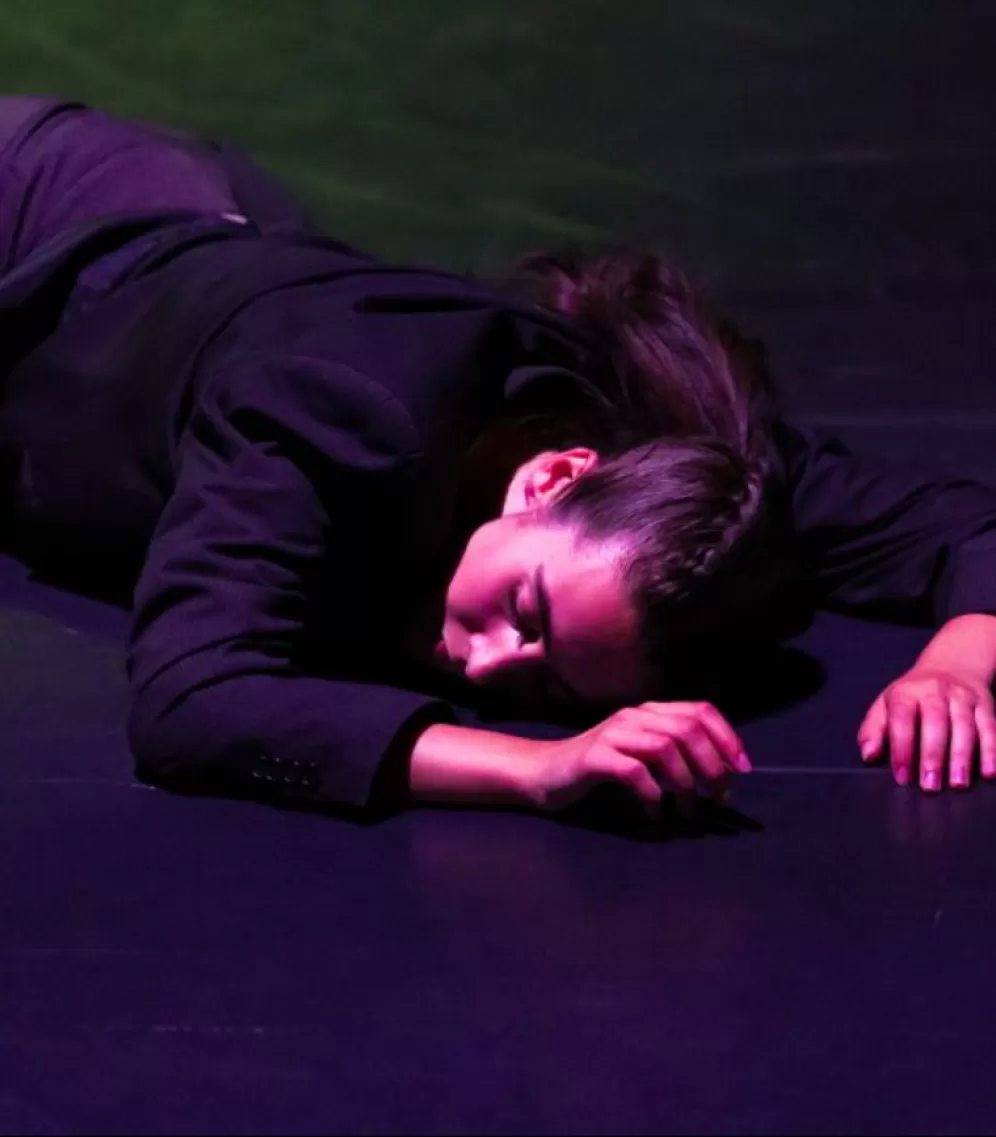 Picture of Júlia laying on the floor