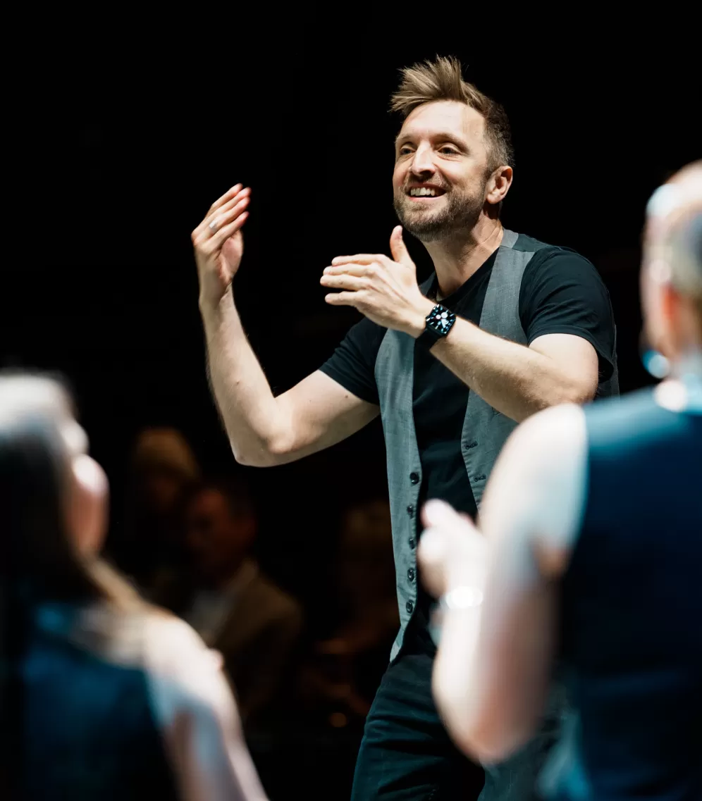 Fabian Sennholz leitet den Pop- und Jazzchor