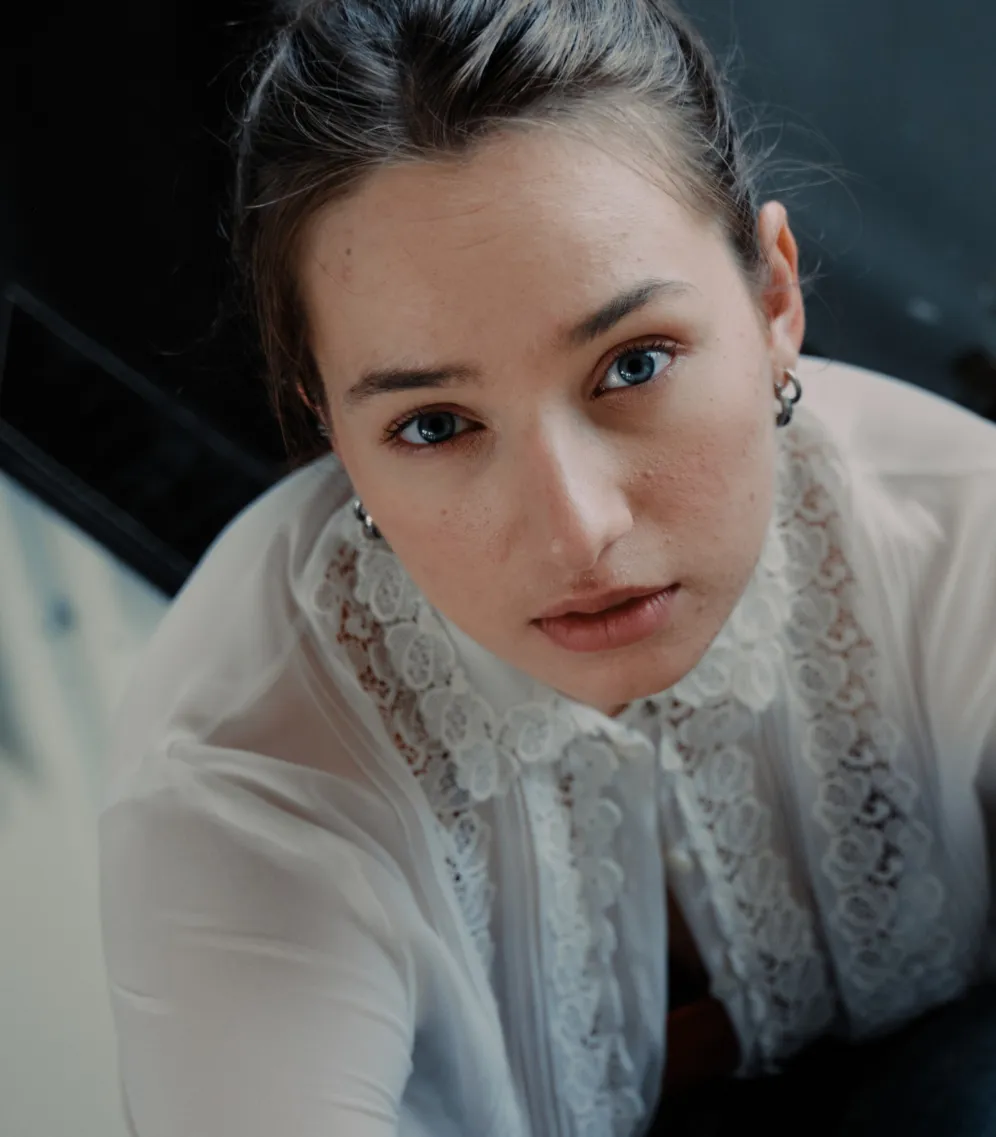 Hannah Lindner schaut in die Kamera