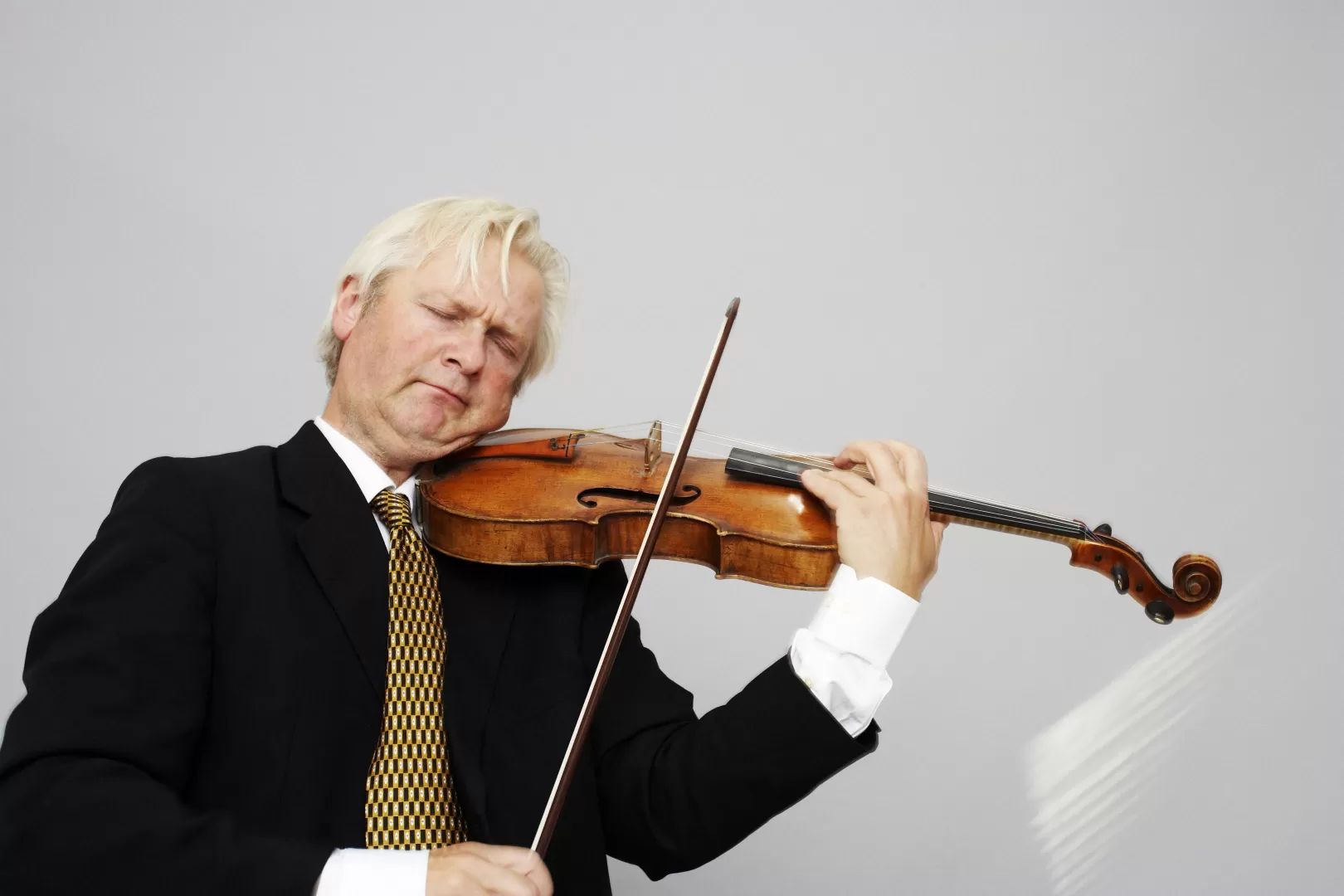 Lars Anders Tomter spielt Bratsche