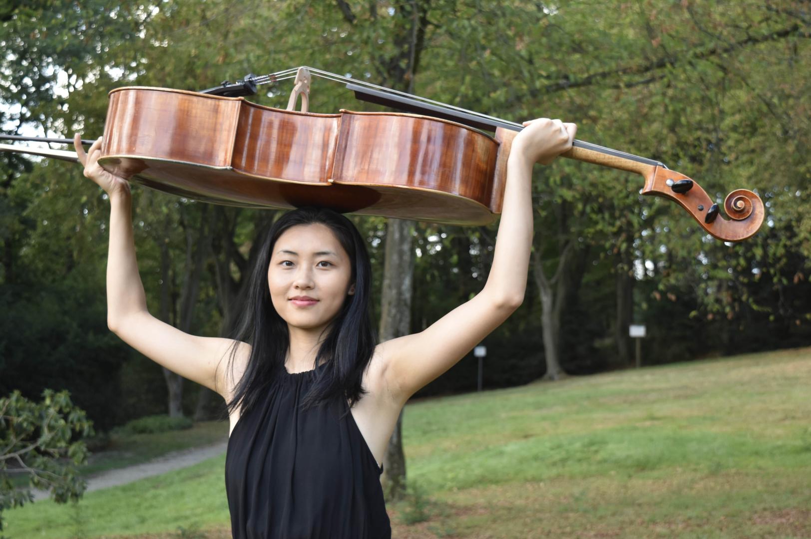 Porträt von Mufei Feng mit Cello