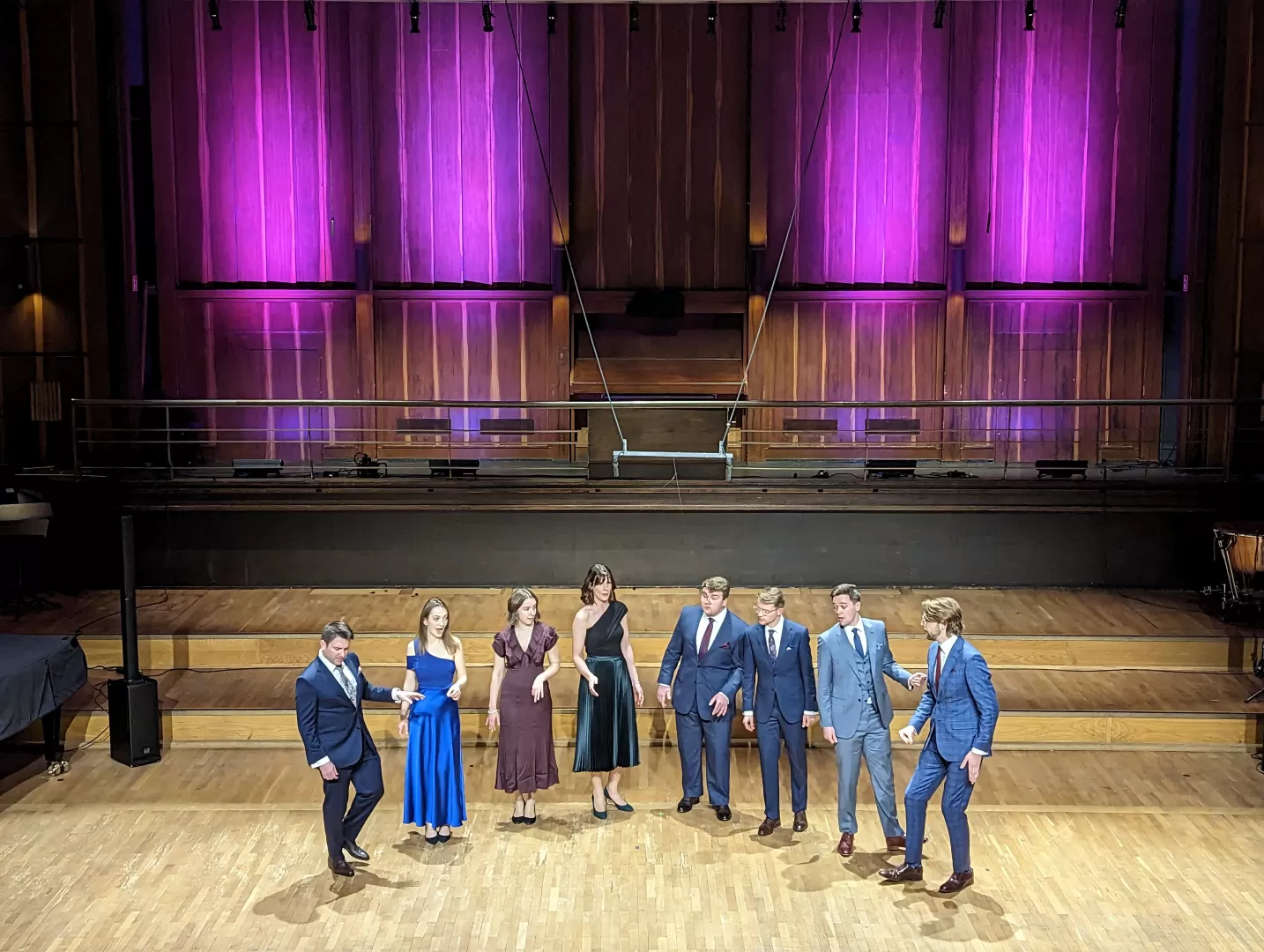 Voces8 singt im Konzert