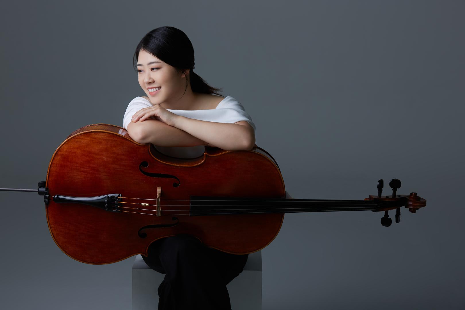 Frau mit Violoncello