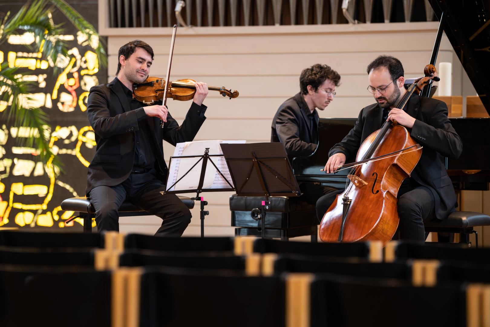 Die drei Musiker des Trio Delyria beim Vorspiel vor der Jury des Ensemblestipendiums