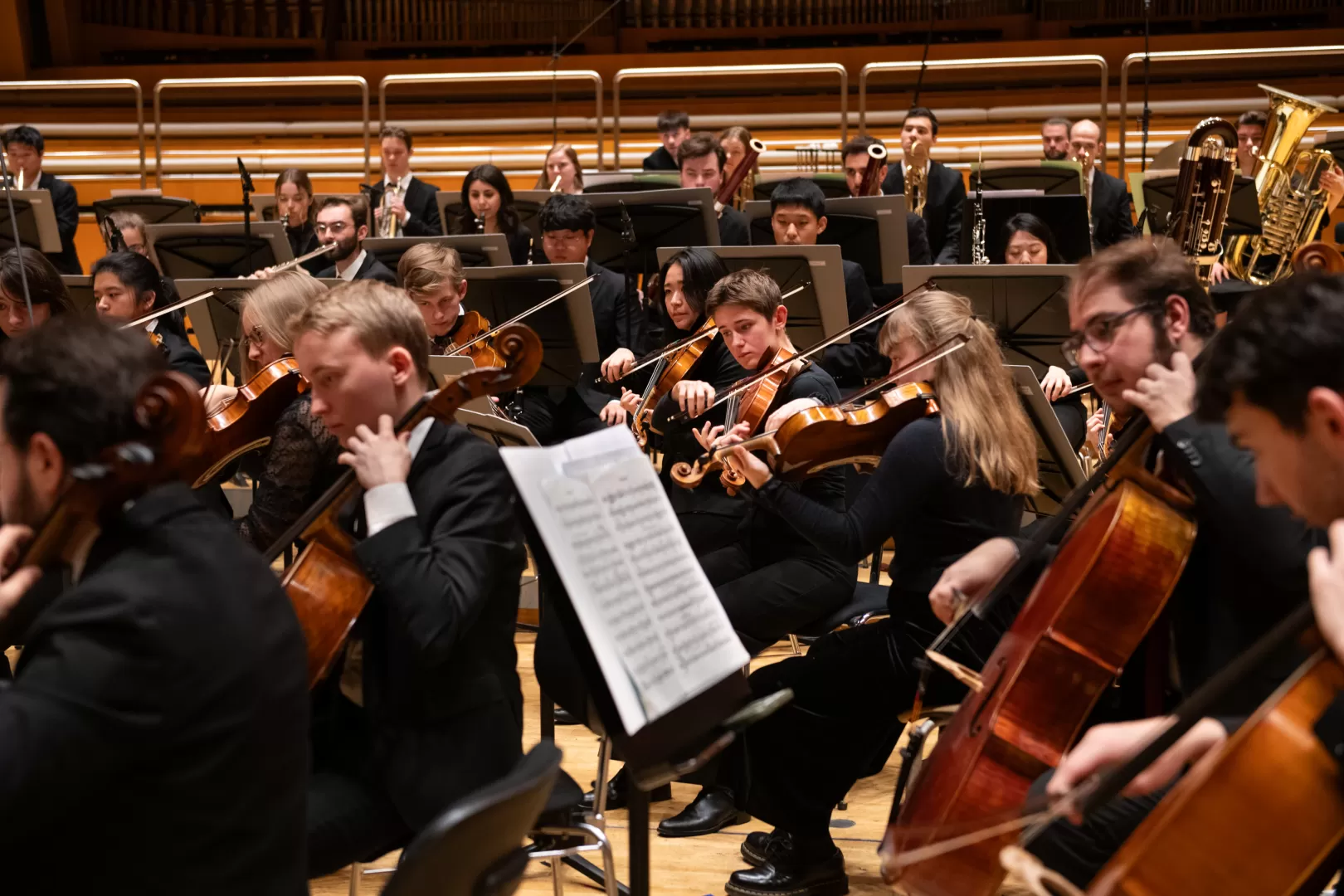 Das Orchester spielt im hr-Sendesaal