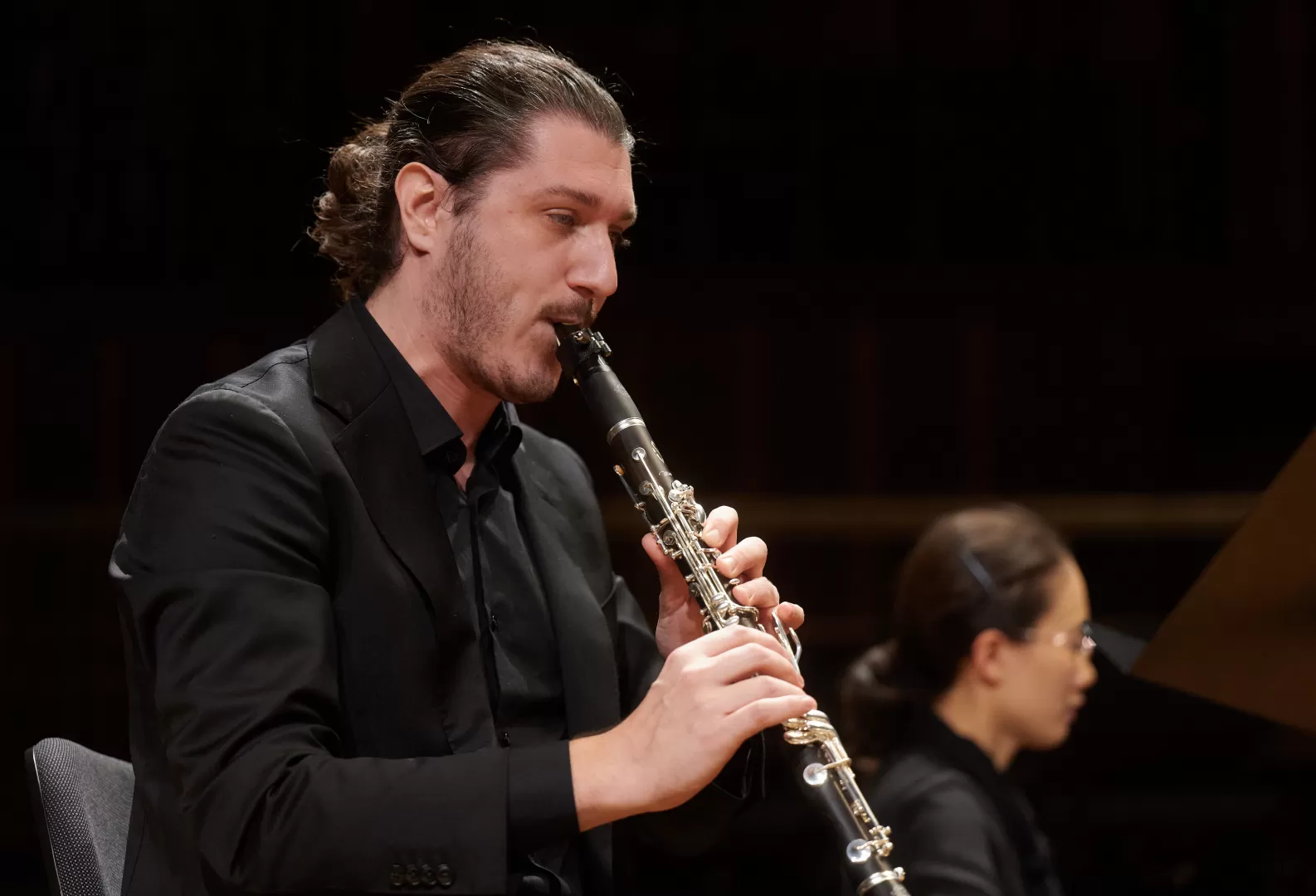 Polytechnischer Wettbewerb 2023 - Klarinettist spielt auf der Bühne