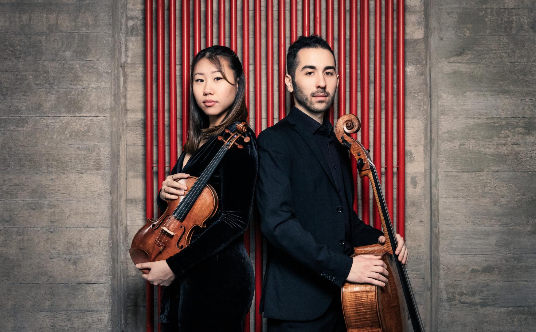 Linda Guo und Manuel Lipstein mit ihren Instrumenten
