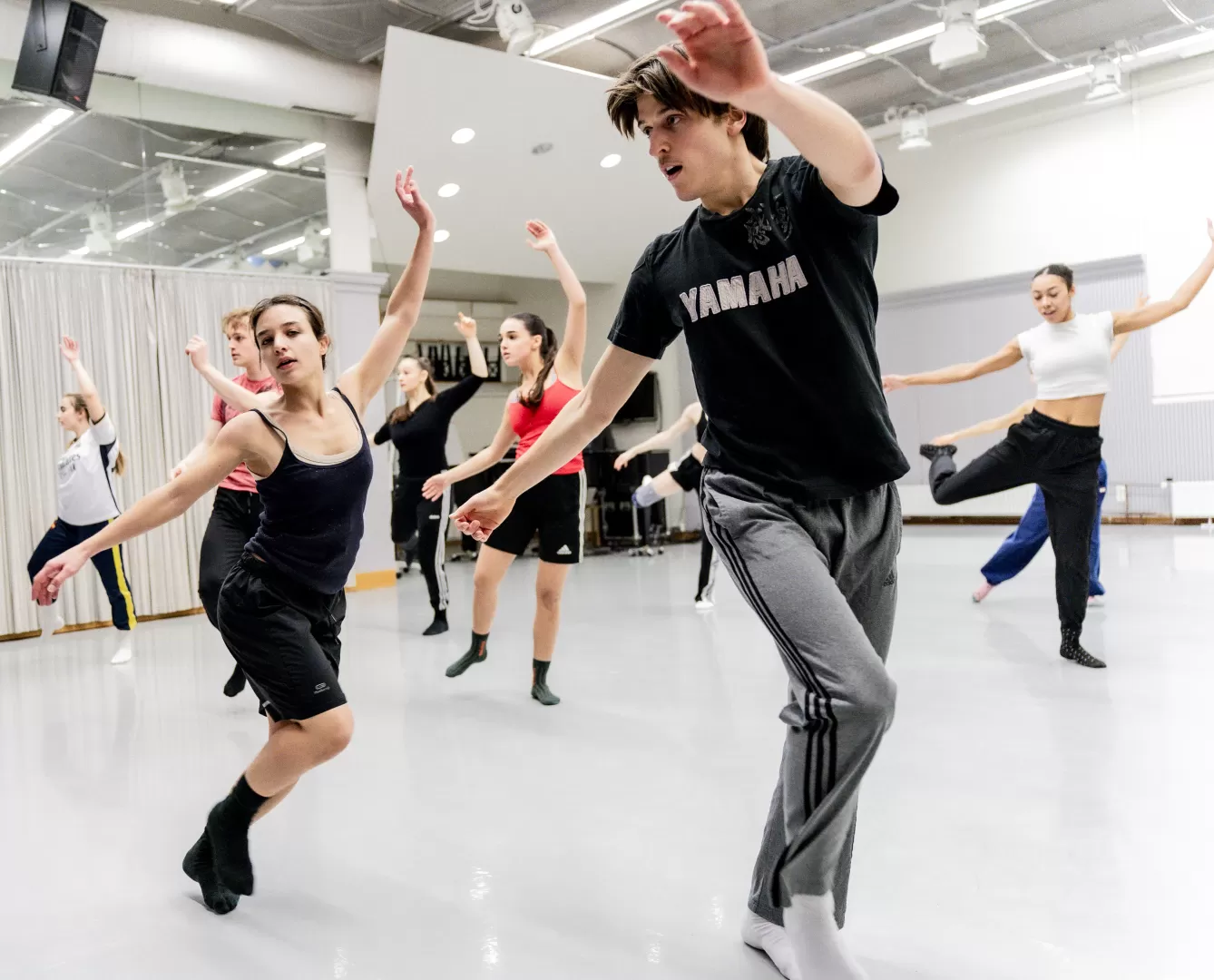 Tänzer:innen in der Bewegung