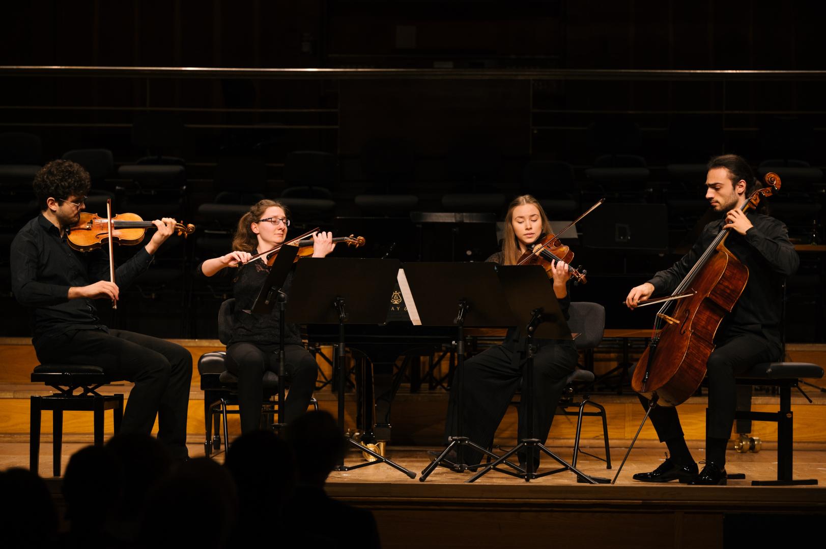 Das Ráron Quartett spielt auf der Bühne des Großen Saals