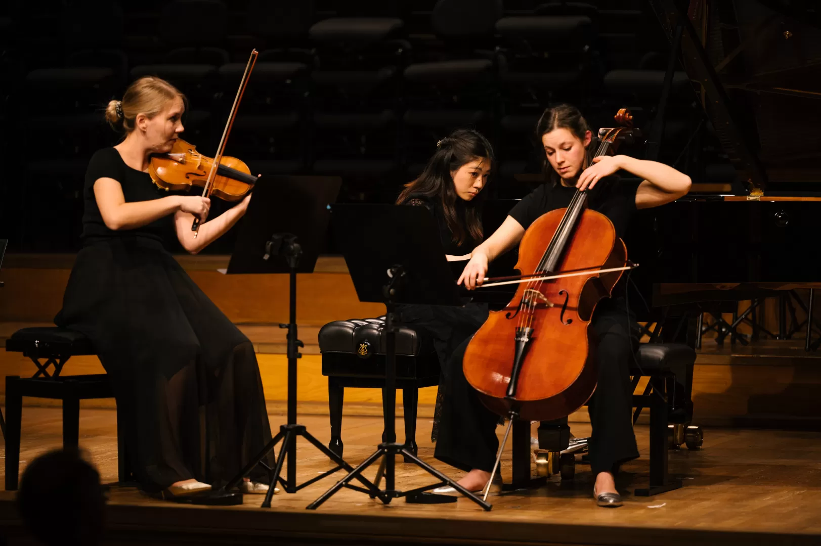 Das Trio Hannari auf der Bühne des Großen Saals