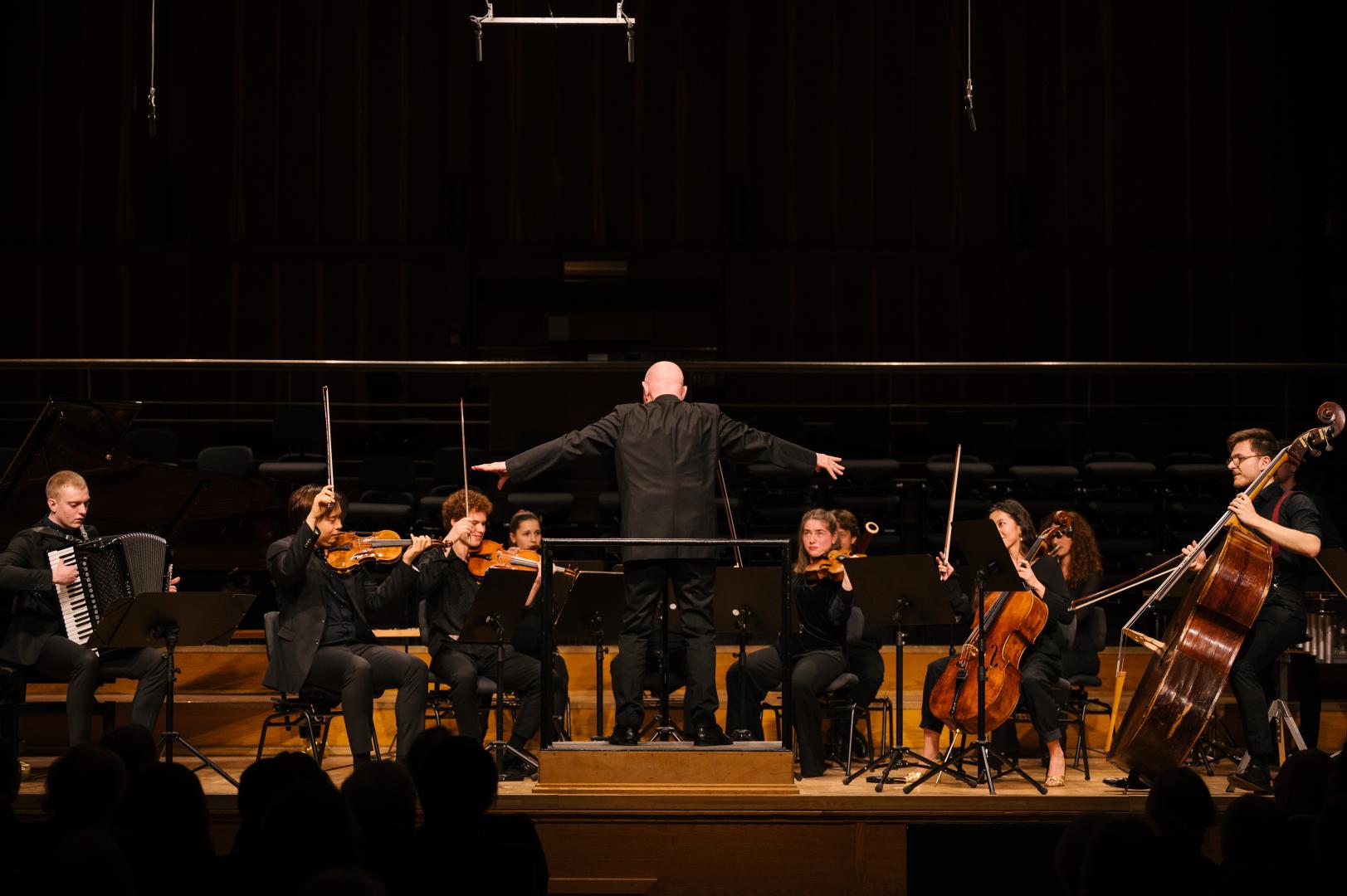 Christoph Eschenbach dirigiert das Studierendenensemble