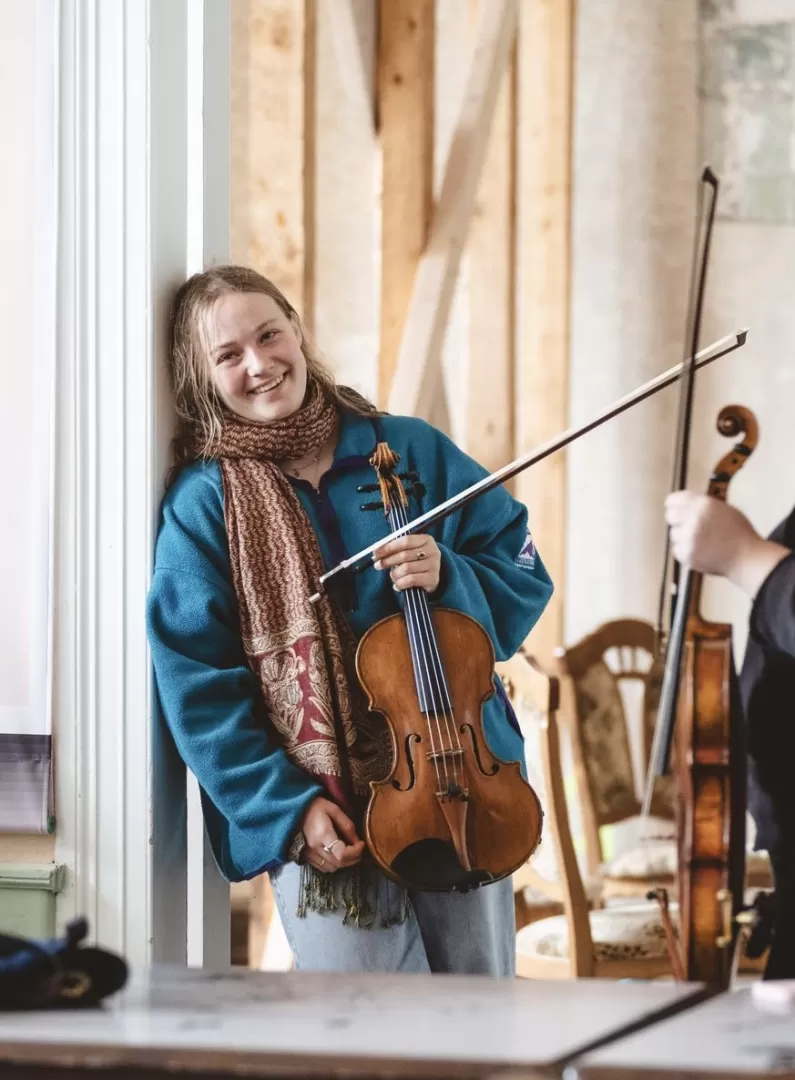 Johanna Flür mit Bratsche