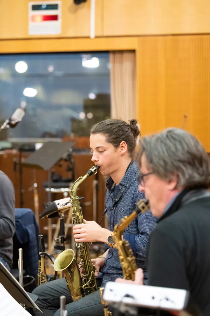 Paul Scheugenpflug spielt Saxophon.