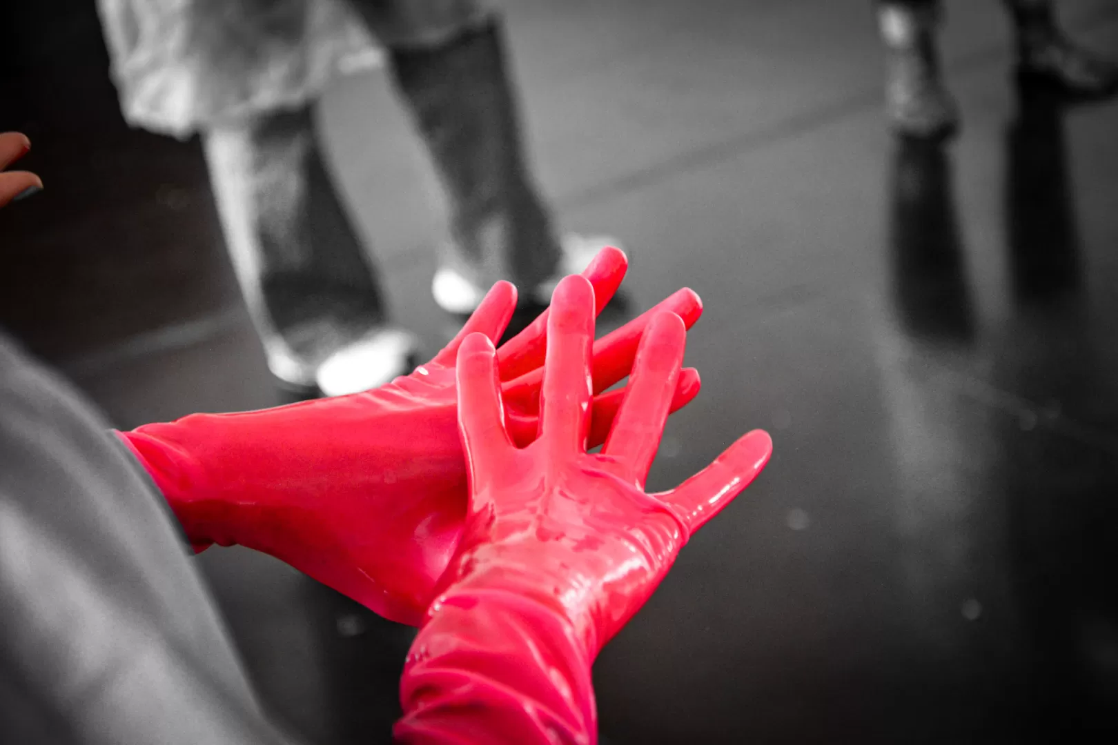 Pinke Gummihandschuhe