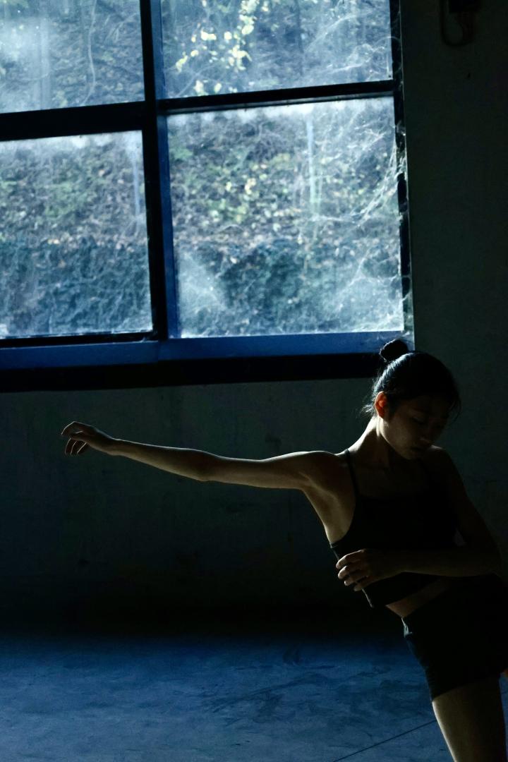 naho with shadow and light