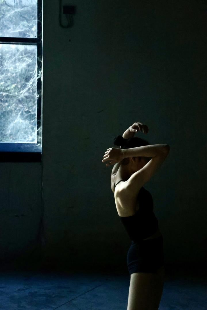 naho with shadow and light