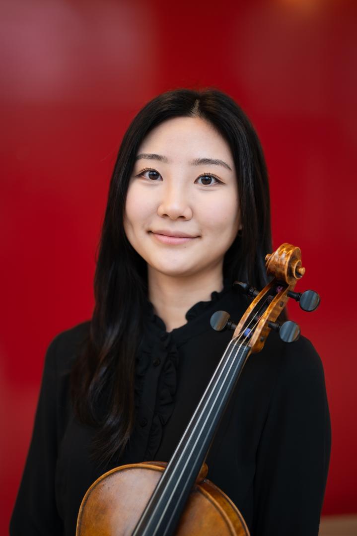Portraitfoto von Hee Rim Hah mit Viola
