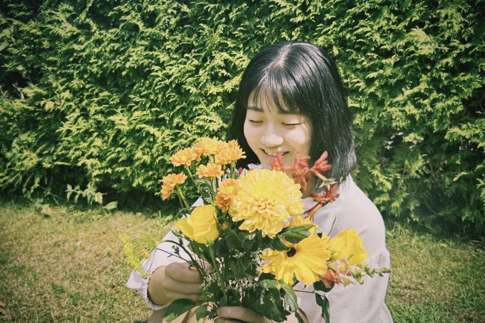 naho with flowers