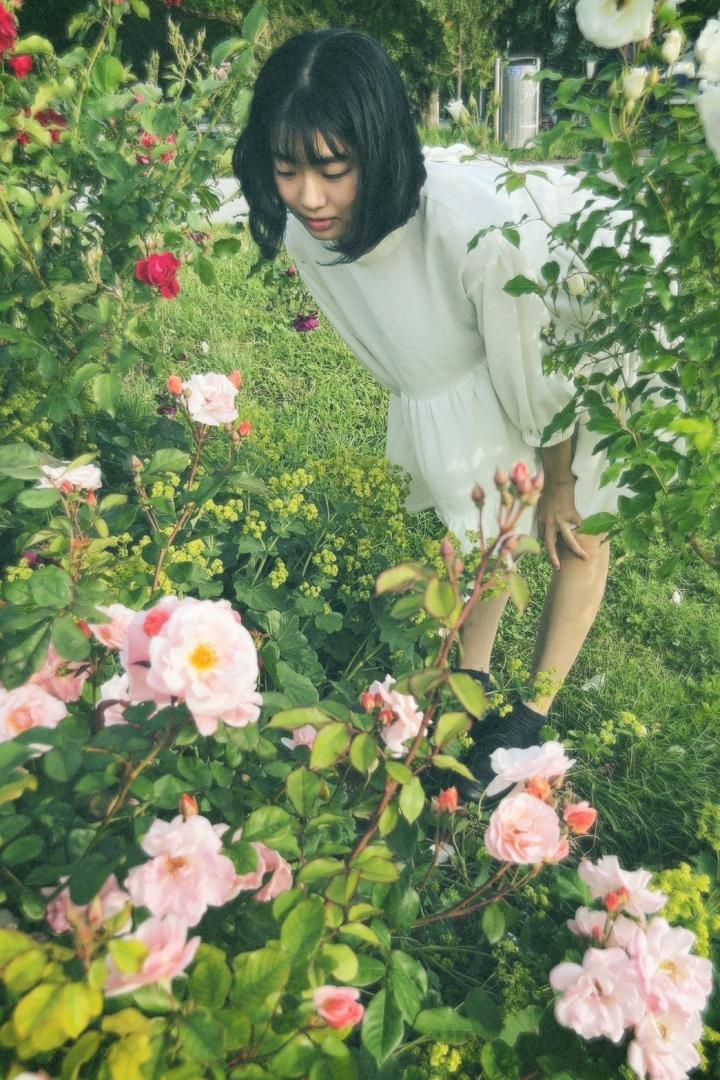 naho with flowers