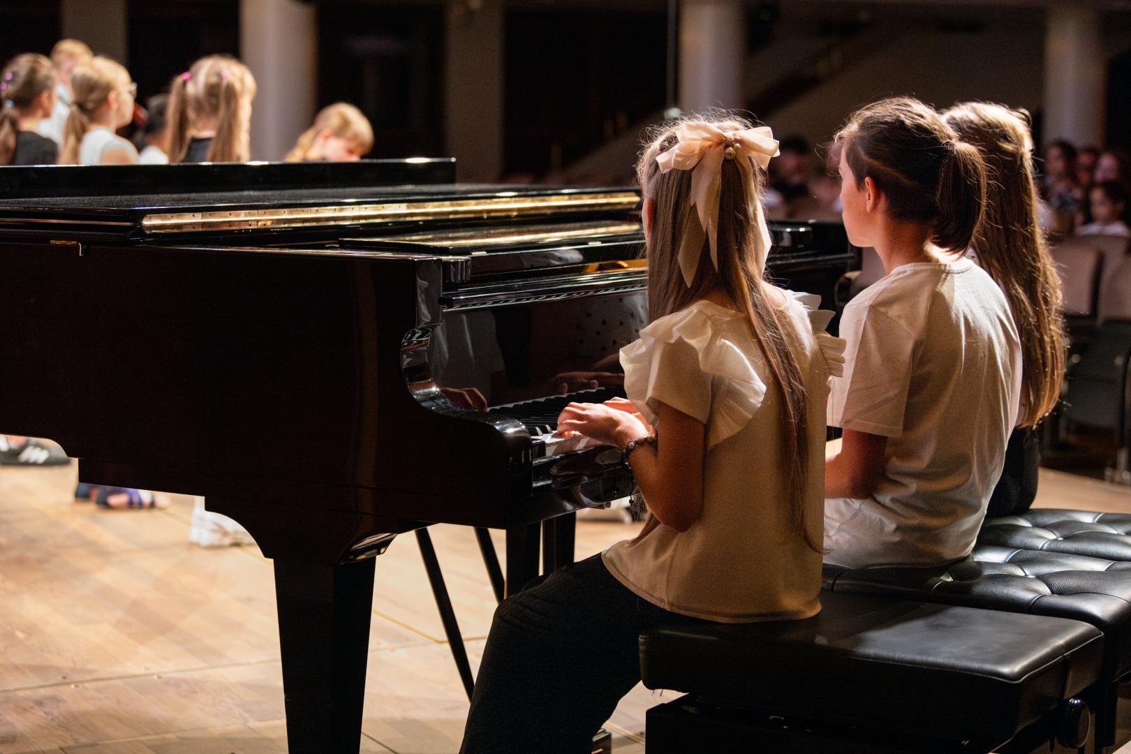 Musizierende Kinder