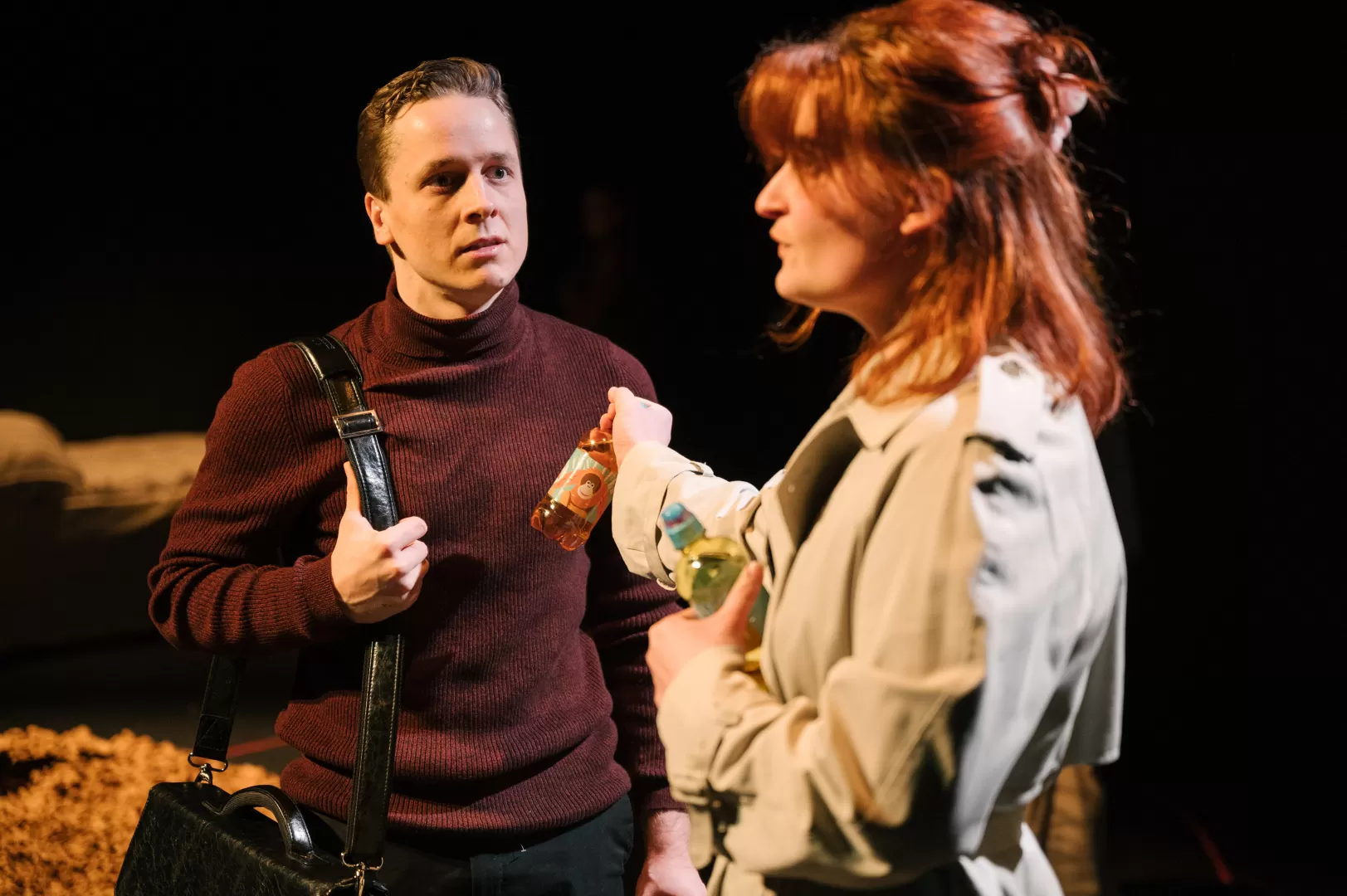 Ein Mann mit Aktentasche.