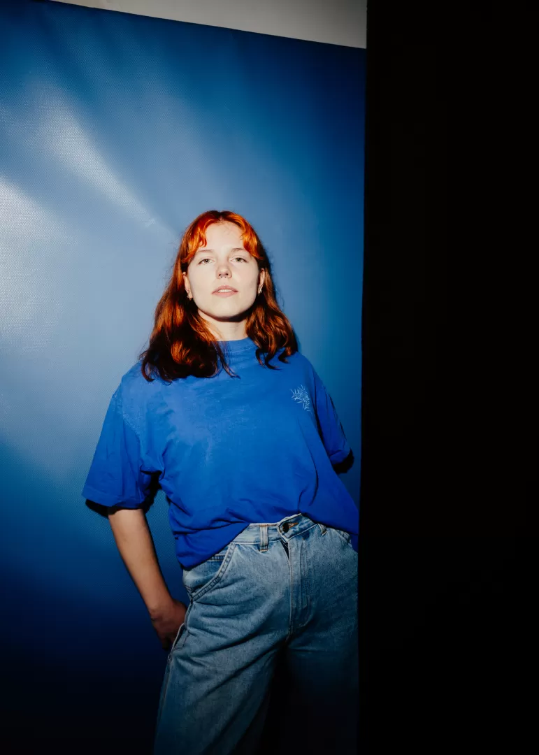 Lara Durtschi in blauem Shirt